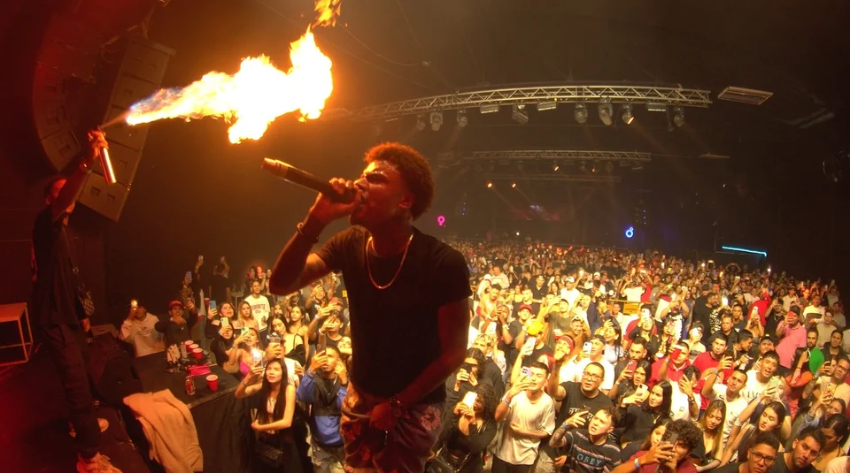 Artist performing in front of a live audience, from the VAGOS Instagram archive